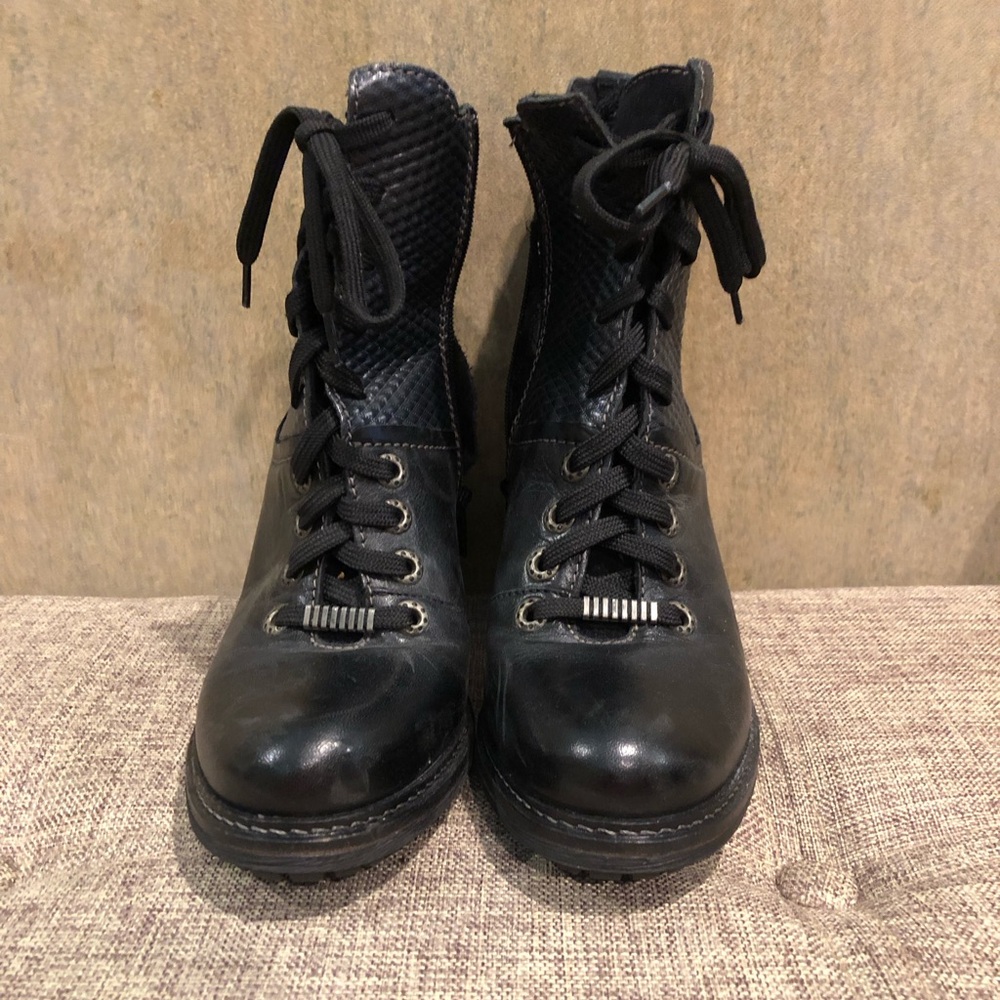 Black Lace Up ankle Boots with Chunky Heel - Picture 2 of 4